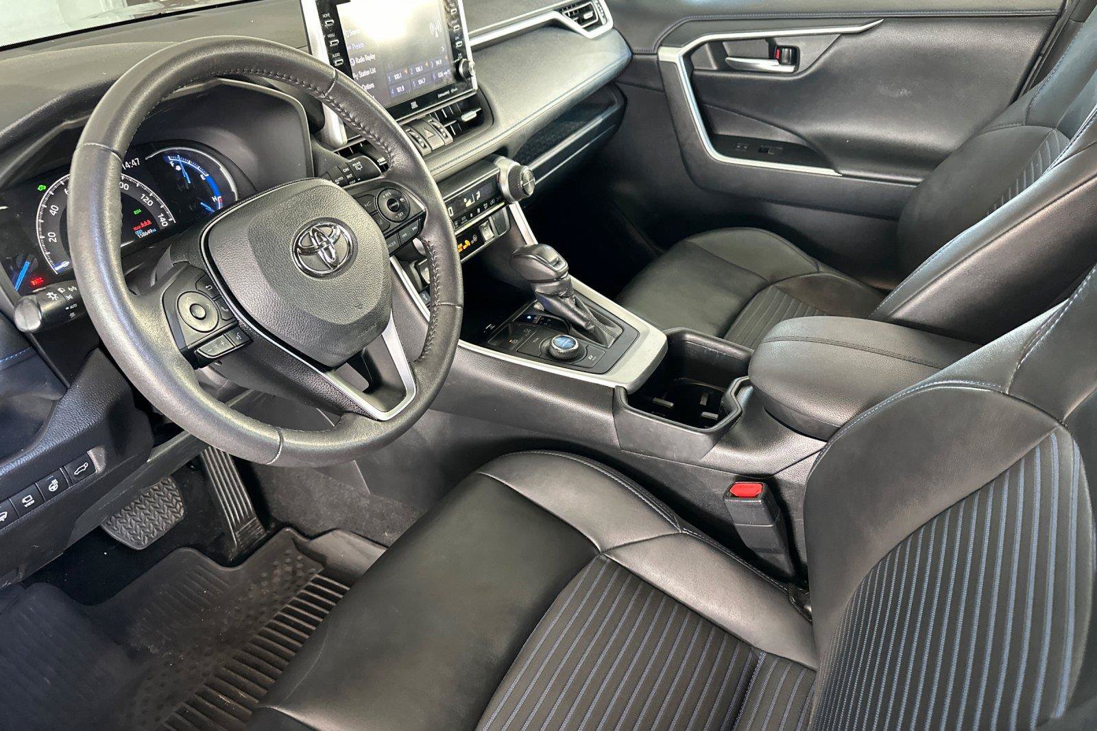 Used 2022 Toyota RAV4 XSE AWD/4WD image 9