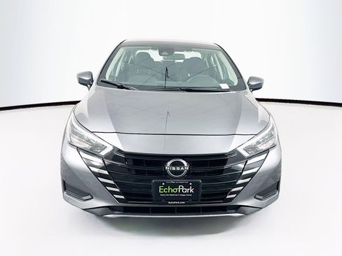 Used 2025 Nissan Versa SV image 2