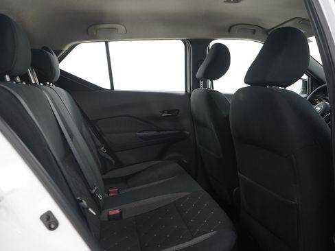 Used 2018 Nissan Kicks SV FWD image 12