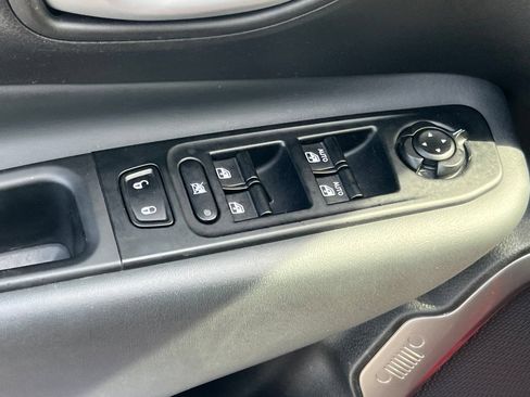 Used 2023 Jeep Renegade Latitude AWD/4WD image 14