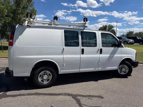 Used 2015 Chevrolet Express 2500 RWD image 4