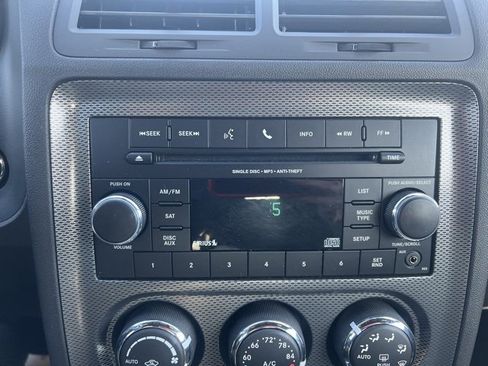 Used 2014 Dodge Challenger R/T image 18