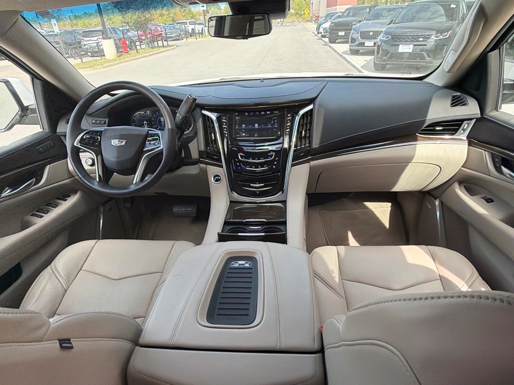 Used 2018 Cadillac Escalade Luxury AWD/4WD image 9