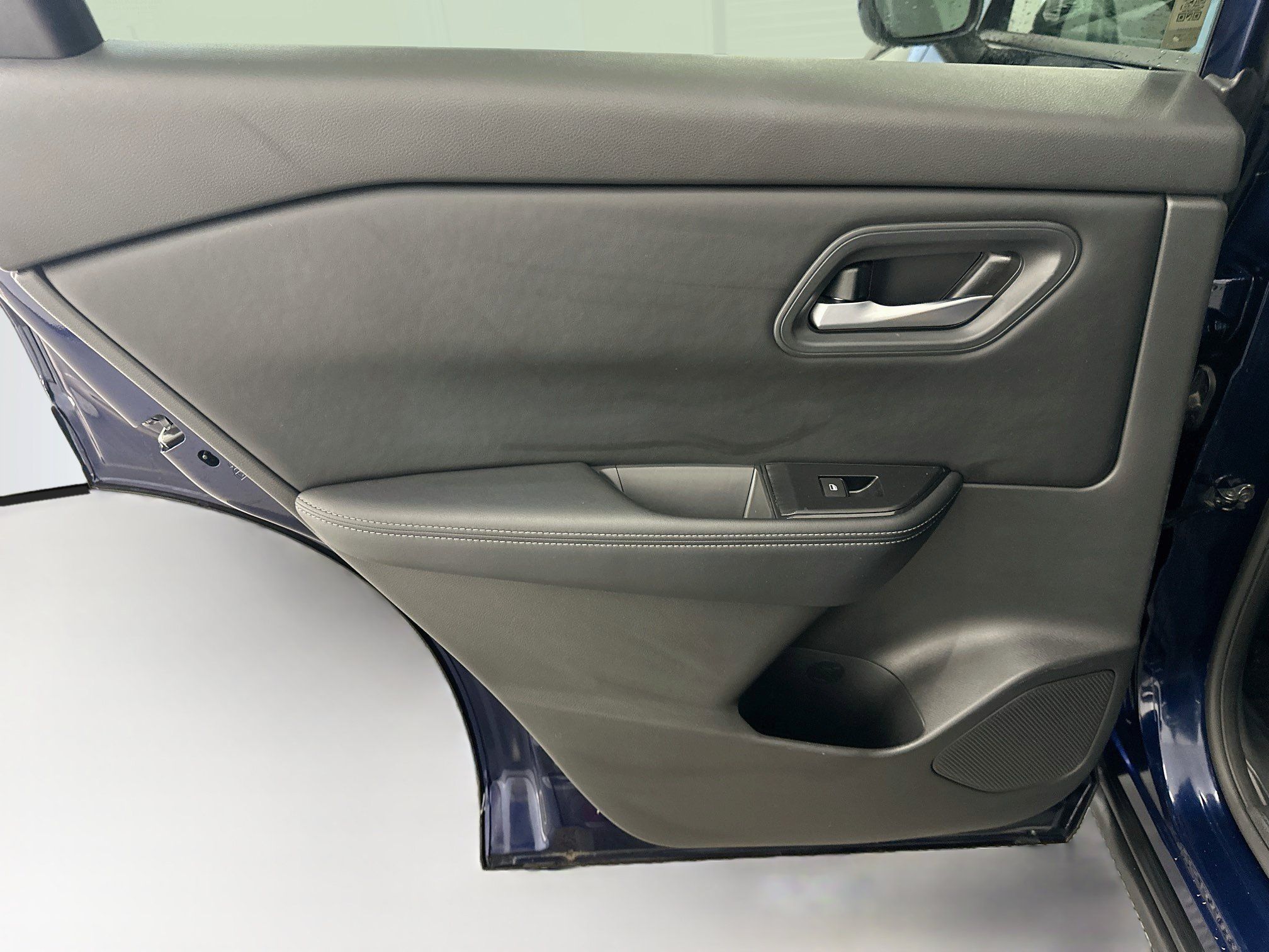 Used 2025 Nissan Rogue SV AWD/4WD image 26