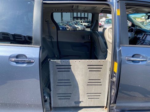Used 2013 Toyota Sienna Limited w/ Premium Pkg FWD image 31