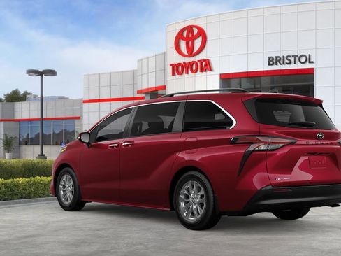 New 2026 Toyota Sienna XLE image 24