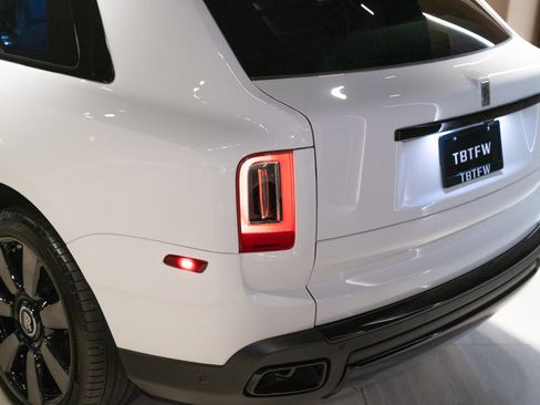 Used 2023 Rolls-Royce Cullinan AWD/4WD image 19