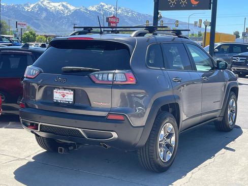 Used 2019 Jeep Cherokee Trailhawk AWD/4WD image 5