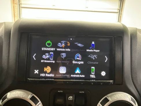 Used 2016 Jeep Wrangler Unlimited Rubicon AWD/4WD image 11