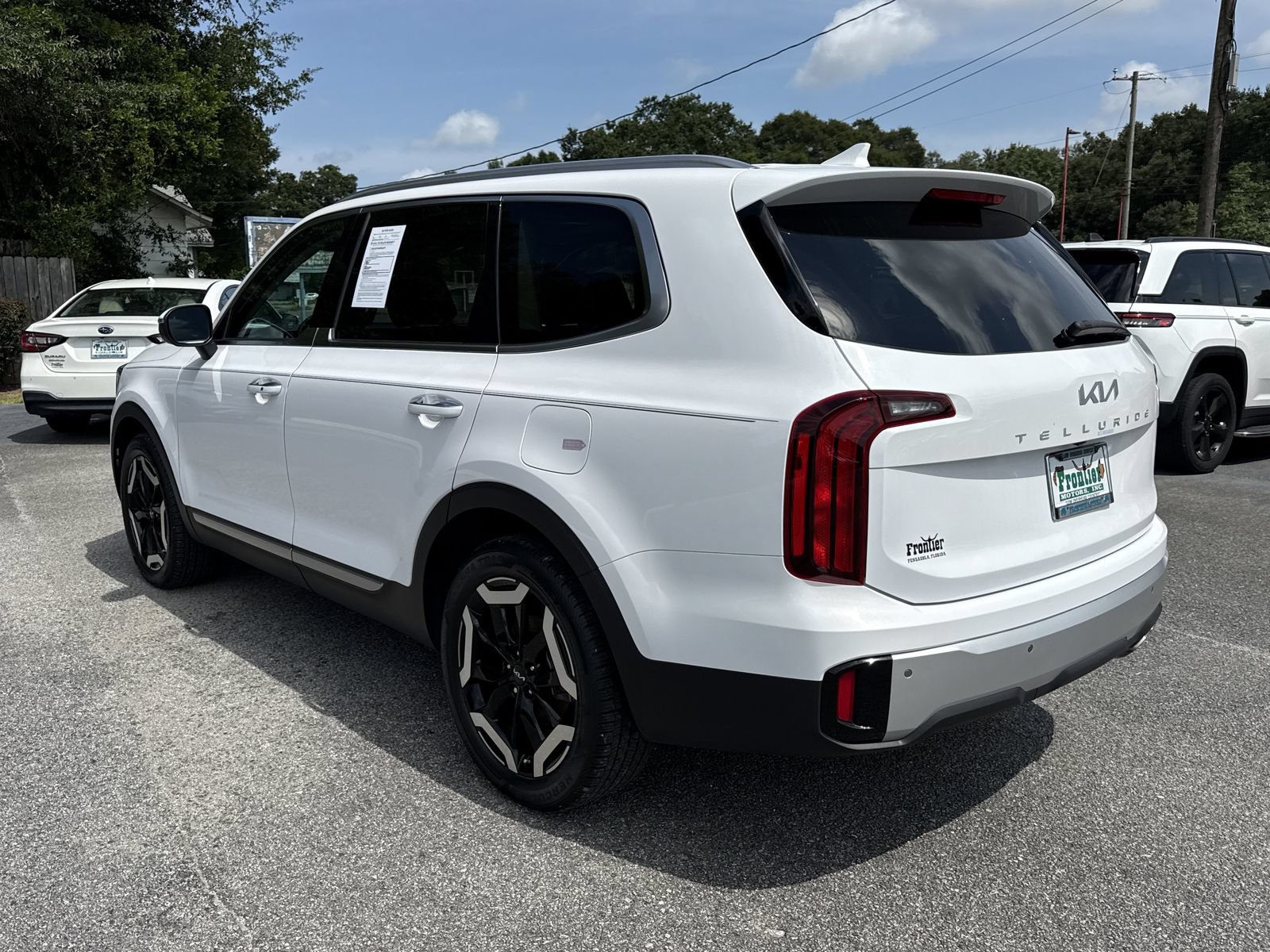 Used 2024 Kia Telluride S w/ S Sunroof Package FWD image 3