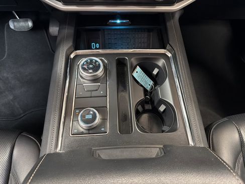 Used 2024 Ford Expedition XLT AWD/4WD image 24