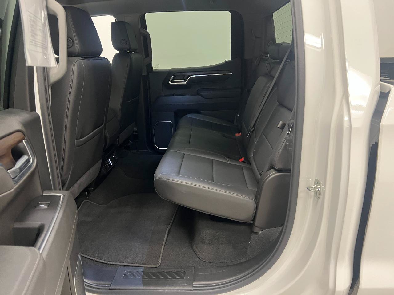 Used 2026 GMC Sierra 1500 SLT RWD image 30