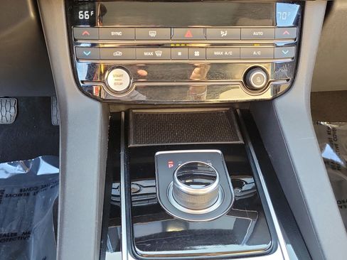Used 2020 Jaguar F-PACE Premium AWD/4WD image 21