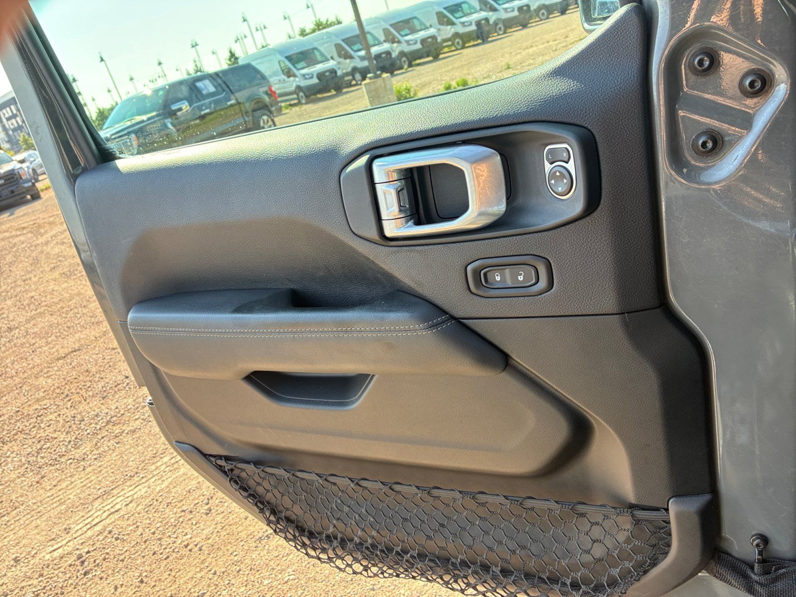 Used 2020 Jeep Wrangler Unlimited Sahara AWD/4WD image 13