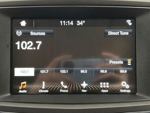 Used 2018 Lincoln MKT AWD image 5