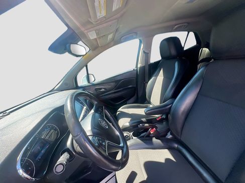Used 2020 Buick Encore Preferred FWD image 21