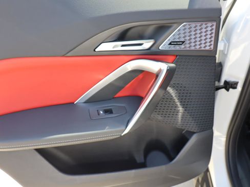 Used 2025 BMW X2 xDrive28i w/ Premium Package image 25