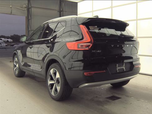 Used 2023 Volvo XC40 B4 Plus w/ Driver Assist Package FWD image 3