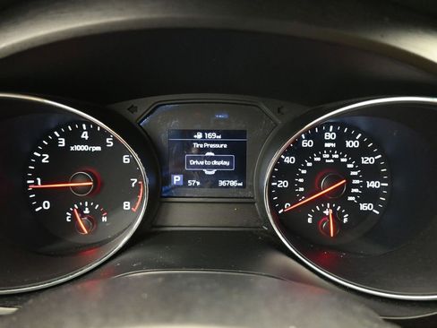 Used 2020 Kia Sedona LX image 12