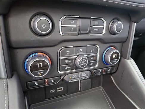 Used 2023 Chevrolet Suburban Z71 w/ Luxury Package image 20