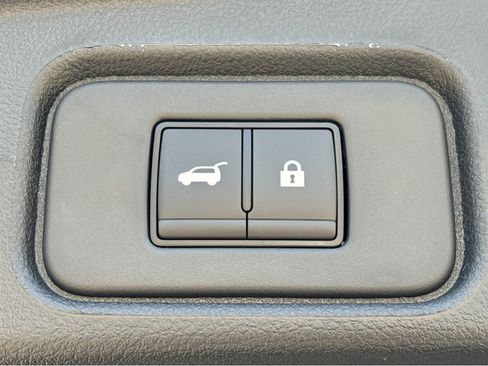 Certified 2026 Nissan Pathfinder Platinum FWD image 23