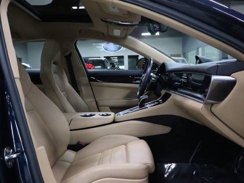 Used 2020 Porsche Panamera image 25
