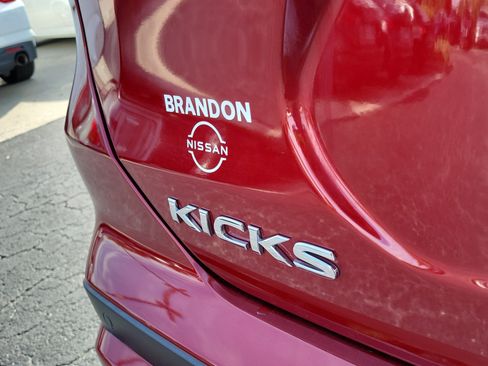 Certified 2021 Nissan Kicks SV FWD image 9