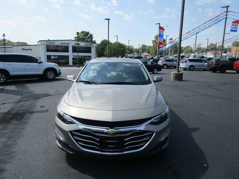 Used 2024 Chevrolet Malibu LT image 4