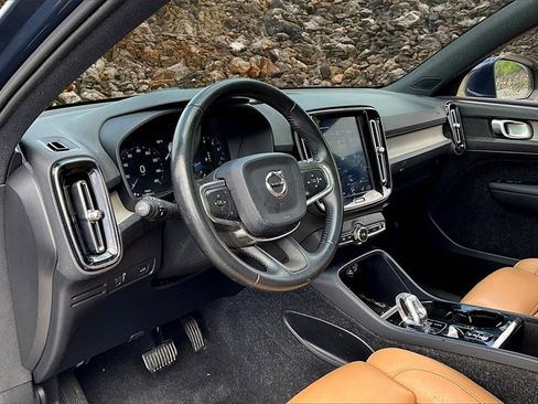Used 2019 Volvo XC40 T5 Inscription image 13