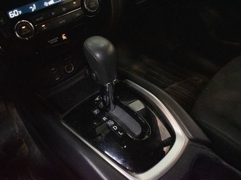 Used 2016 Nissan Rogue SV AWD/4WD image 16