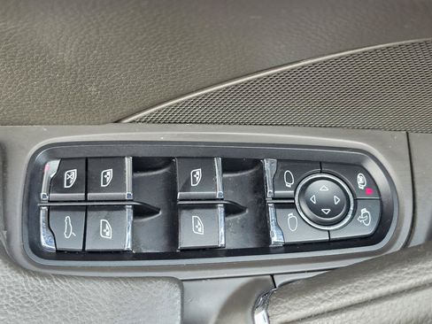 Used 2017 Porsche Cayenne Platinum Edition AWD/4WD image 19