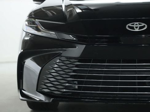 Certified 2026 Toyota Camry XLE AWD/4WD image 5