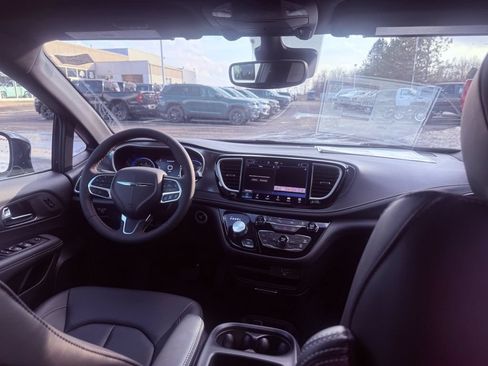 New 2026 Chrysler Pacifica Select FWD image 29
