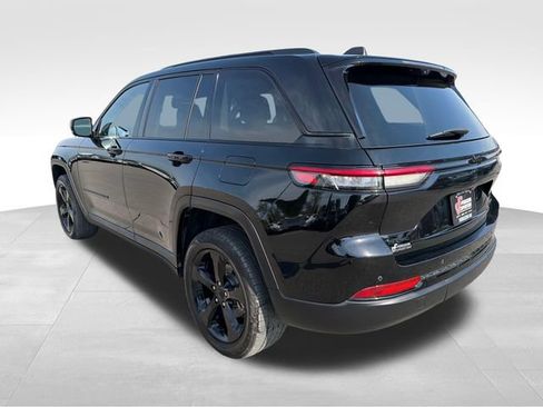 Used 2023 Jeep Grand Cherokee Limited w/ Luxury Tech Group II AWD/4WD image 5