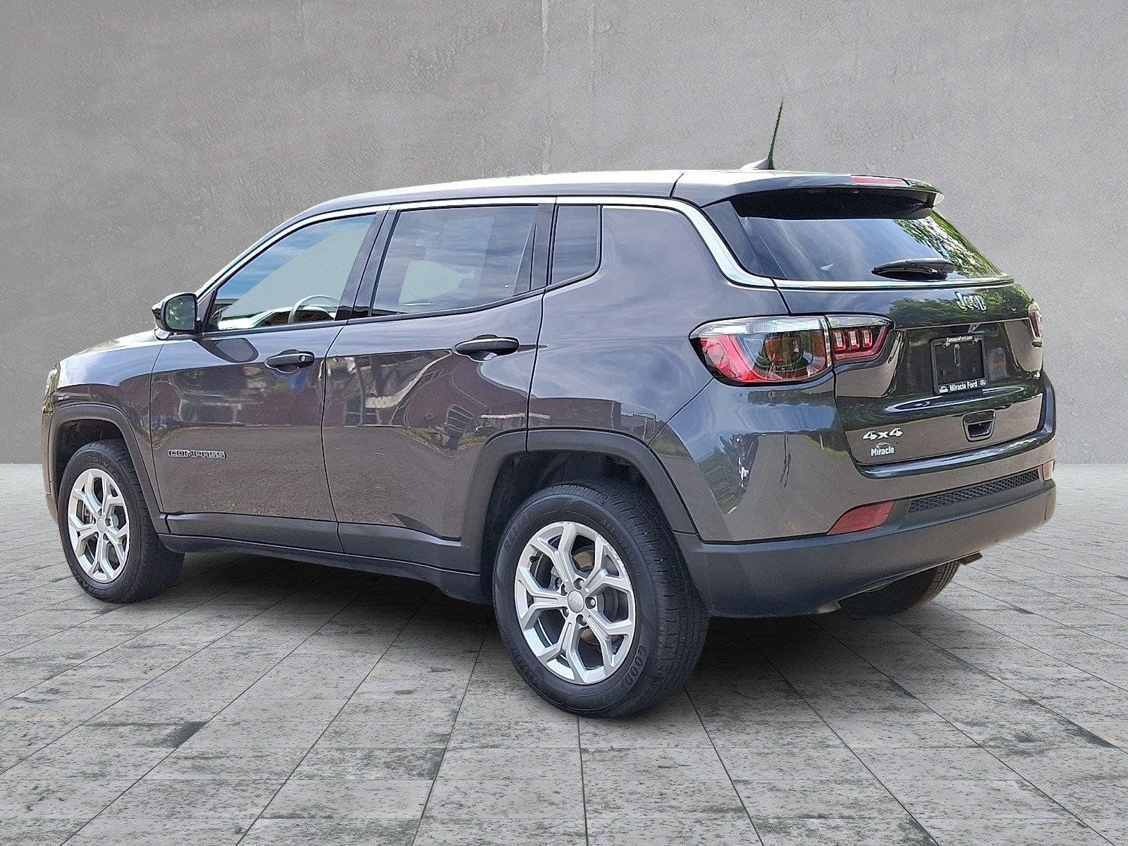 Used 2024 Jeep Compass Sport AWD/4WD image 4