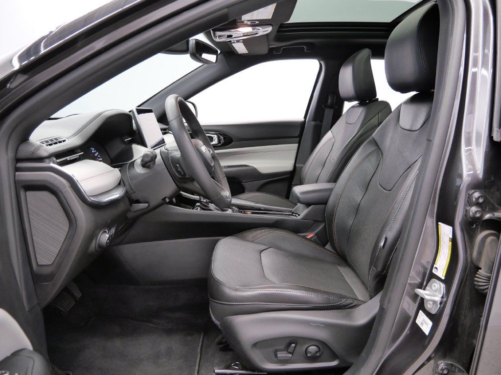 Used 2023 Jeep Compass Limited w/ Sun and Sound Group AWD/4WD image 13