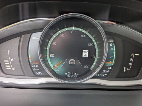 Used 2018 Volvo V60 T5 Cross Country Platinum image 19