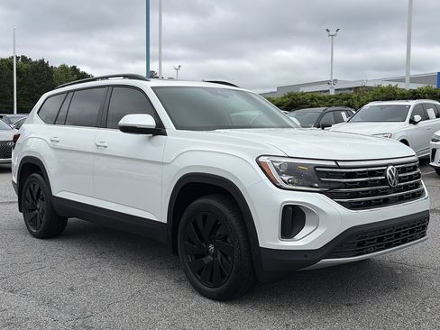 Certified 2026 Volkswagen Atlas SE FWD image 9