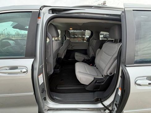 Used 2022 Toyota Sienna LE image 23