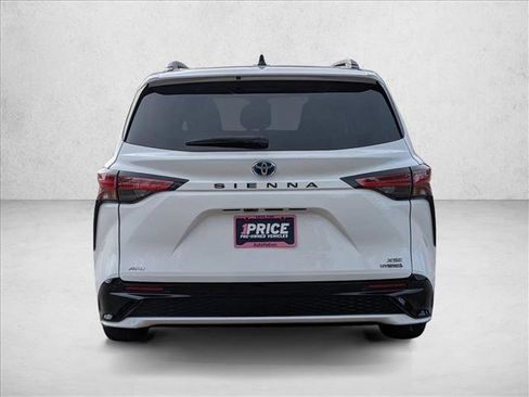 Used 2022 Toyota Sienna XSE image 6