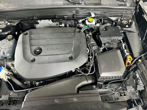 Used 2023 Volvo XC40 B5 Plus AWD/4WD image 34
