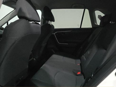 Used 2021 Toyota RAV4 LE AWD/4WD image 10
