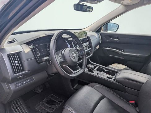 Used 2025 Nissan Pathfinder SL AWD/4WD image 9