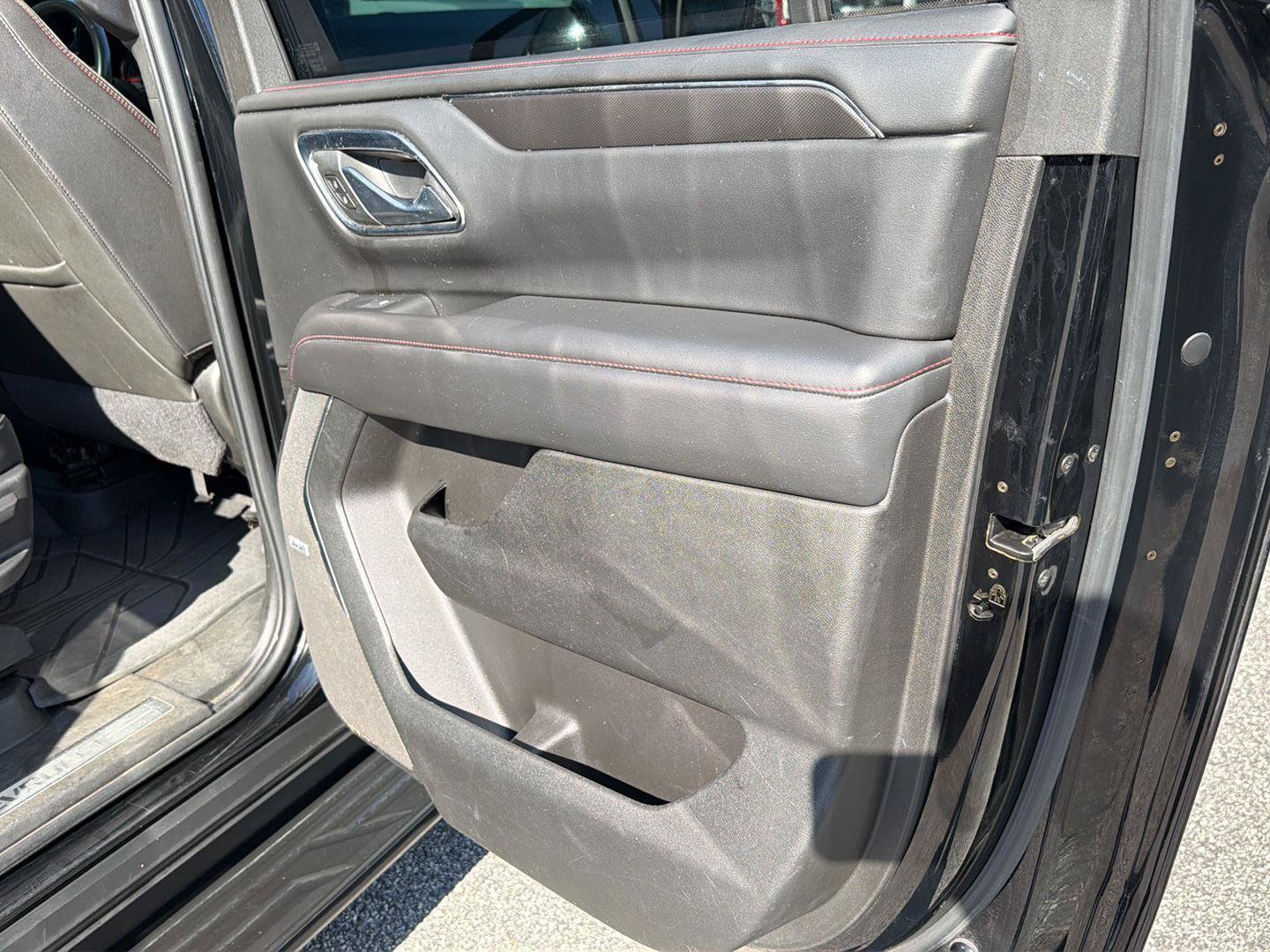 Used 2021 Chevrolet Suburban RST w/ Luxury Package RWD image 17