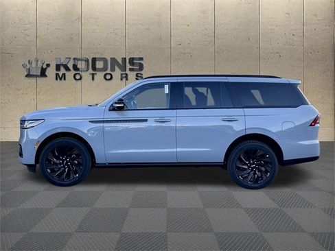 New 2025 Lincoln Navigator Reserve w/ Jet Appearance Package image 4