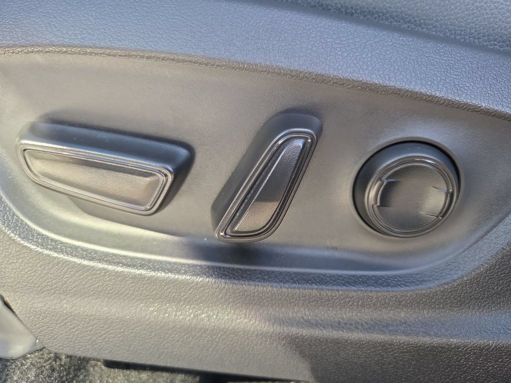 Used 2025 Subaru Solterra AWD/4WD image 17