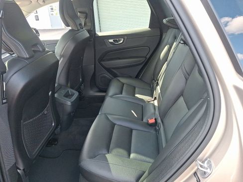 Certified 2024 Volvo XC60 B5 Core image 10