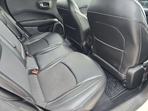Used 2019 Jeep Compass Latitude w/ Cold Weather Group AWD/4WD image 14
