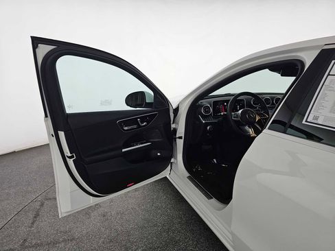 Used 2025 Mercedes-Benz C 300 Sedan image 19