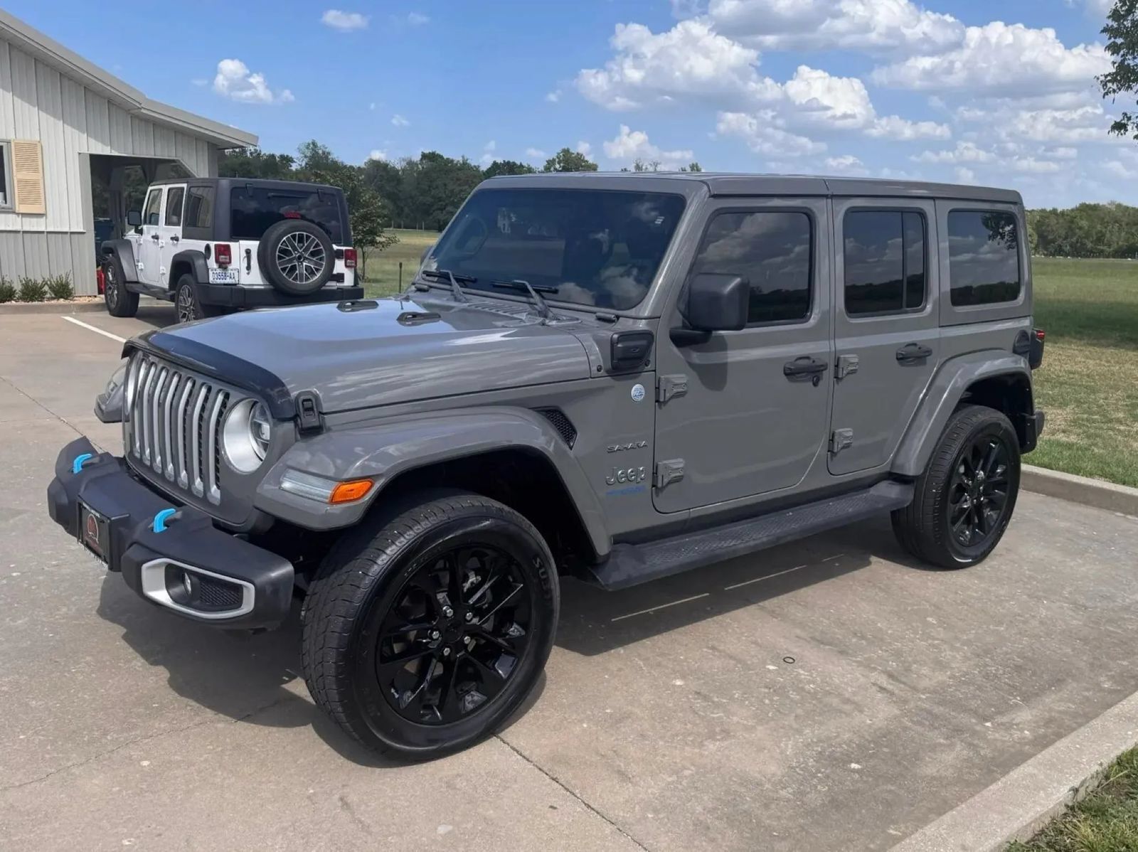 Used 2021 Jeep Wrangler Unlimited Sahara w/ Cold Weather Group AWD/4WD image 1